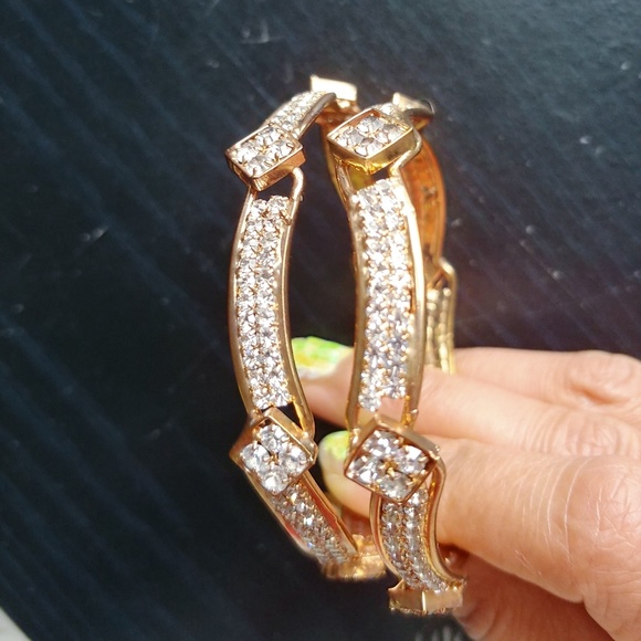 NWOT $10 gold toned bangles - Picture 5 of 7